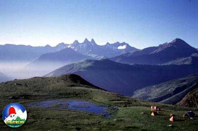 Une image contenant plein air, ciel, herbe, Chane de montagnes

Description gnre automatiquement