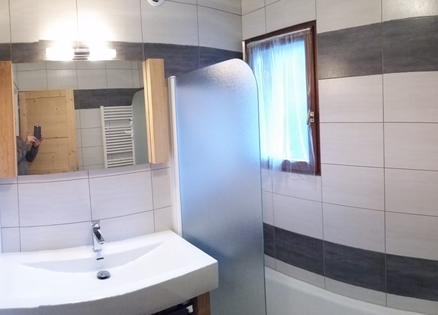 Description&nbsp;: Description&nbsp;: D:\Mesdocuments\Private\3- Chalet\site et image\images toutes\IMAGE christiania\F5 N&deg;5 new 2014\salle de bain bas.jpg