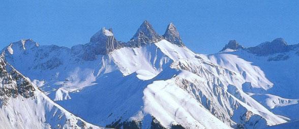 Une image contenant nature, plein air, montagne, Relief glaciaire

Description gnre automatiquement